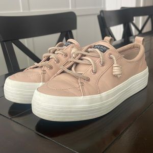 Sperry Platform slip on sides. Woman’s 7.5. Worn twice. Excellent condition.